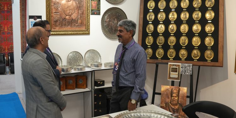 پاویون اتاق کرمان در نمایشگاه آرت فیر تهران آغاز به کار کرد
